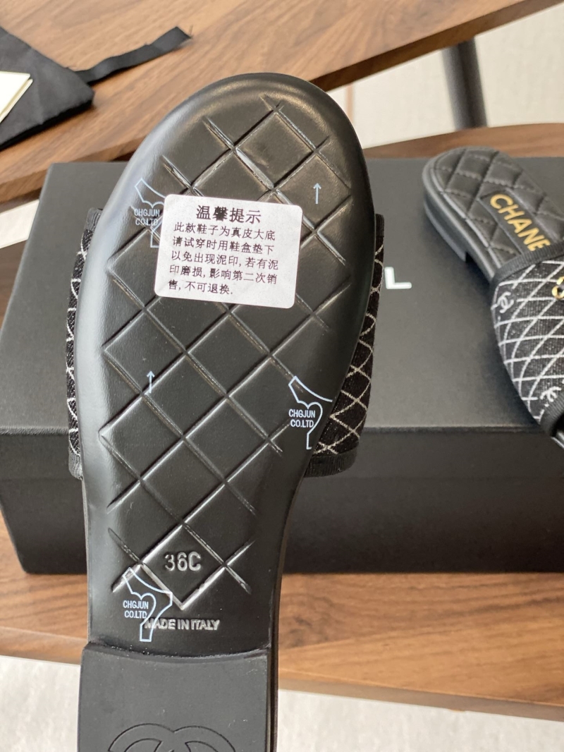 Ch**el slippers